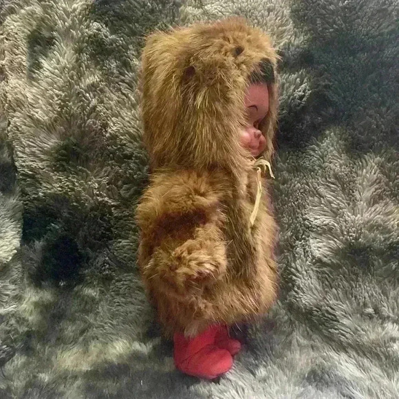 VTG INDIGENOUS DOLL WITH REAL  FUR - Picture 5 of 15